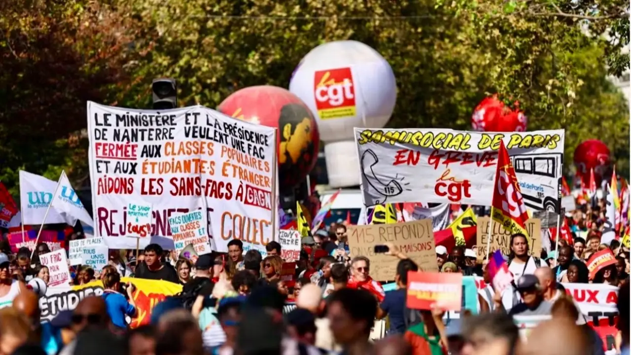 Francia en la calle: funcionarios contra el congelamiento salarial, liceos en rebelión y un escándalo que sacude a la extrema derecha