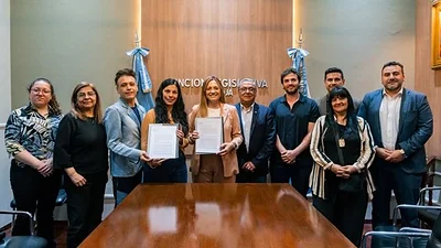 Formación y trabajo: la UNLaR y la Legislatura de La Rioja crean nuevos espacios para estudiantes y graduados Formación y trabajo: la UNLaR y la Legislatura de La Rioja crean nuevos espacios para estudiantes y graduados