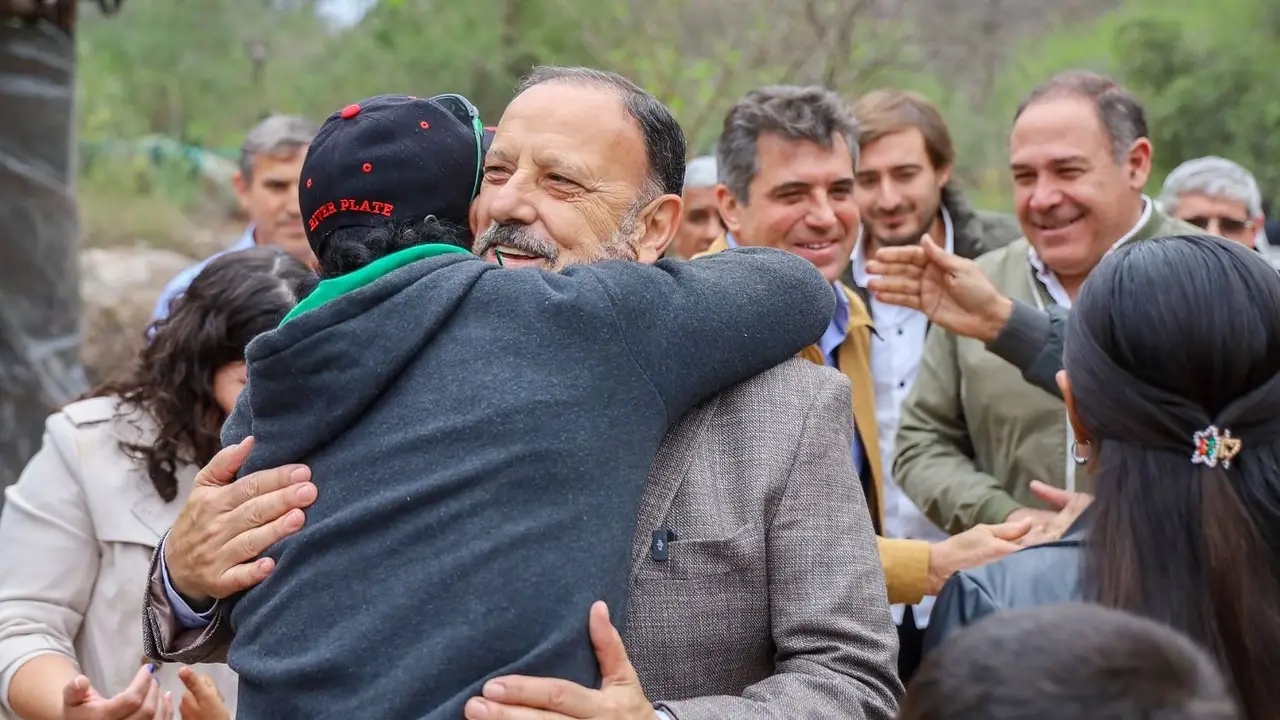Quintela inauguró un novedoso sistema de energía solar para familias rurales y garantiza el servicio eléctrico en zona clave