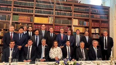 Sin Milei, la delegación argentina se reunió con el ministro de Economía de Macron Sin Milei, la delegación argentina se reunió con el ministro de Economía de Macron