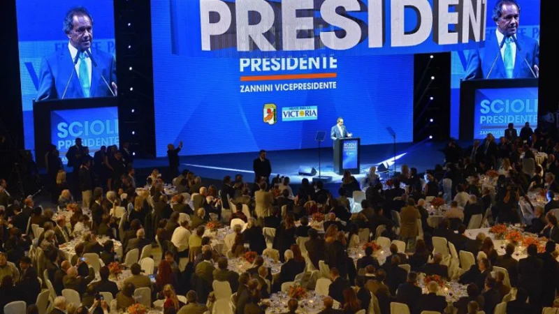 Elecciones 2015: Scioli presentó su "círculo Celeste y Blanco" mientras espera más pases al FpV