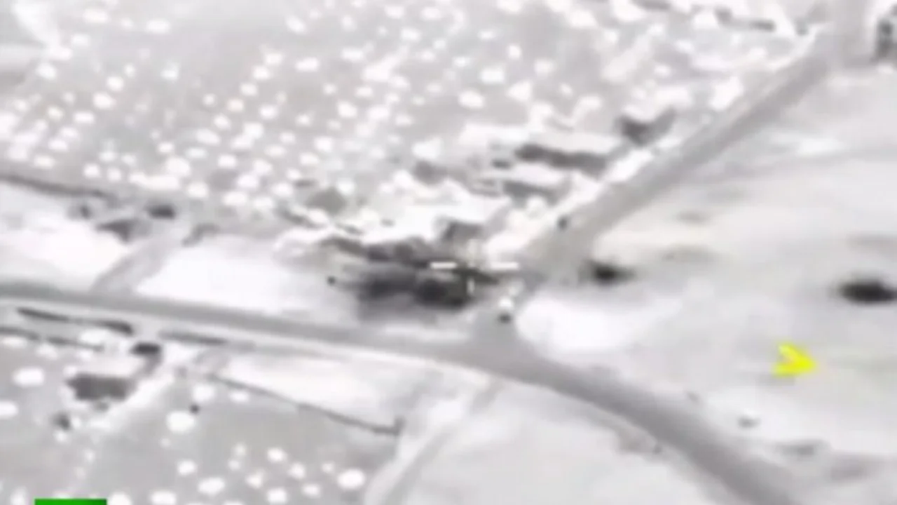 Video: aviones rusos destruyen almacén del EI en Siria