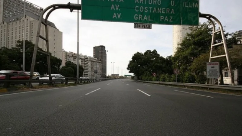 ¿Macri le sacó el nombre a la autopista Illia?