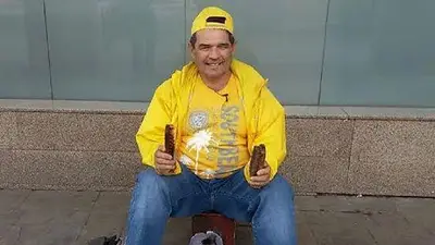Salta: Alfredo Olmedo fue limpiabotas por un día Salta: Alfredo Olmedo fue limpiabotas por un día