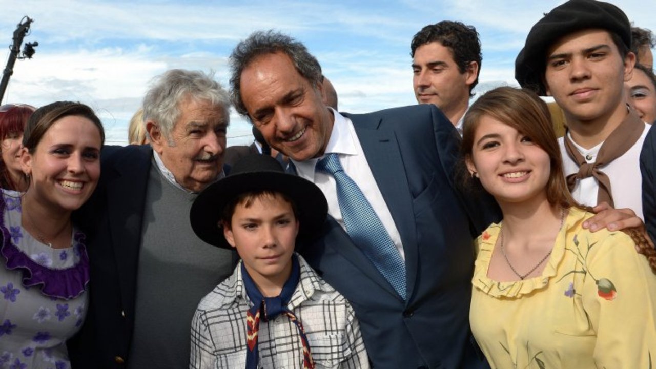 Mujica junto a Scioli: "De tan privilegiados que son, están acostumbrados a pelearse"