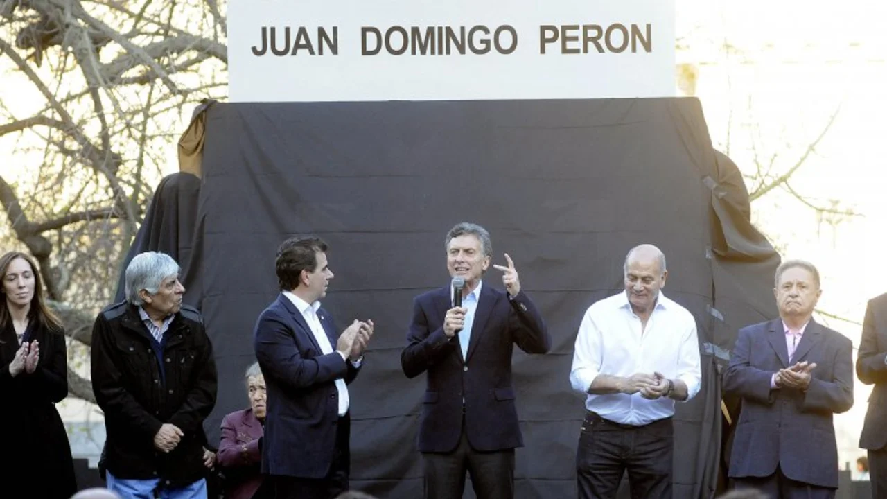 Con Duhalde y Moyano, Macri inauguró un estatua de Perón: "Todos unidos triunfaremos"