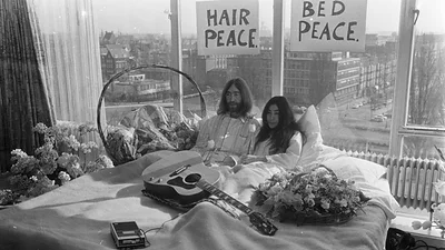Yoko Ono se fue de boca y habló sobre la sexualidad de Lennon Yoko Ono se fue de boca y habló sobre la sexualidad de Lennon