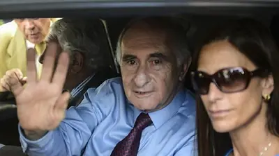 Tragedia de Once: De la Rúa fue al juicio para saludar a la abogada del maquinista acusado Tragedia de Once: De la Rúa fue al juicio para saludar a la abogada del maquinista acusado