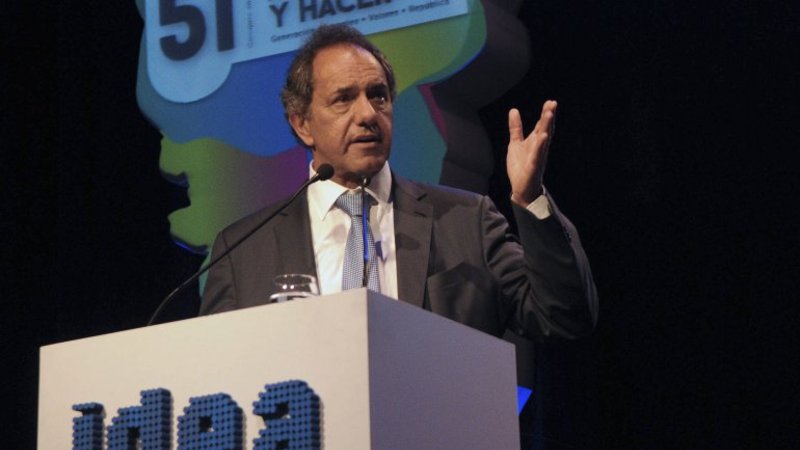 Scioli garantizó que llevará a la Argentina "al desarrollo"