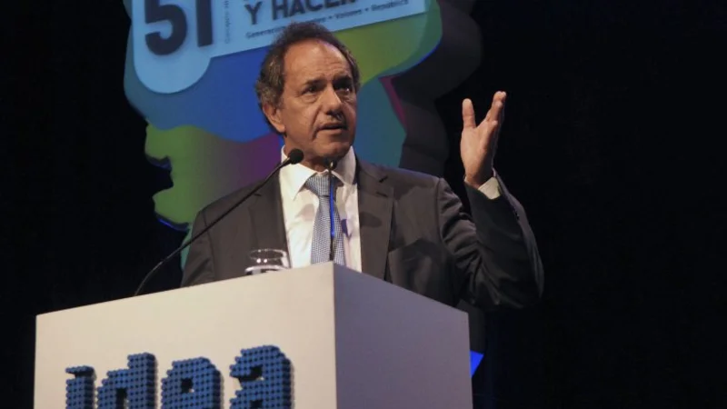 Scioli garantizó que llevará a la Argentina "al desarrollo"