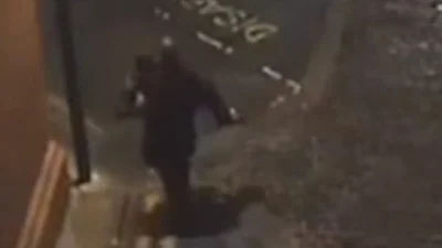 Policía inglesa difunde video de violador secuestrando a su víctima Policía inglesa difunde video de violador secuestrando a su víctima