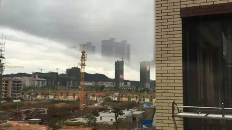 Video: aparición de ciudad fantasma en el cielo aterroriza a China