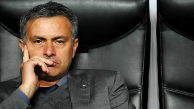 Mourinho agredió a un chico de 14 años Mourinho agredió a un chico de 14 años