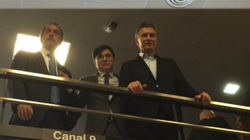 A dos días de las elecciones, Scioli y Macri se mostraron en un evento