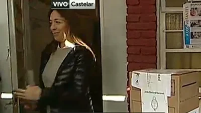 Elecciones 2015: Votó Vidal "confiada" y "con mucha esperanza" Elecciones 2015: Votó Vidal "confiada" y "con mucha esperanza"