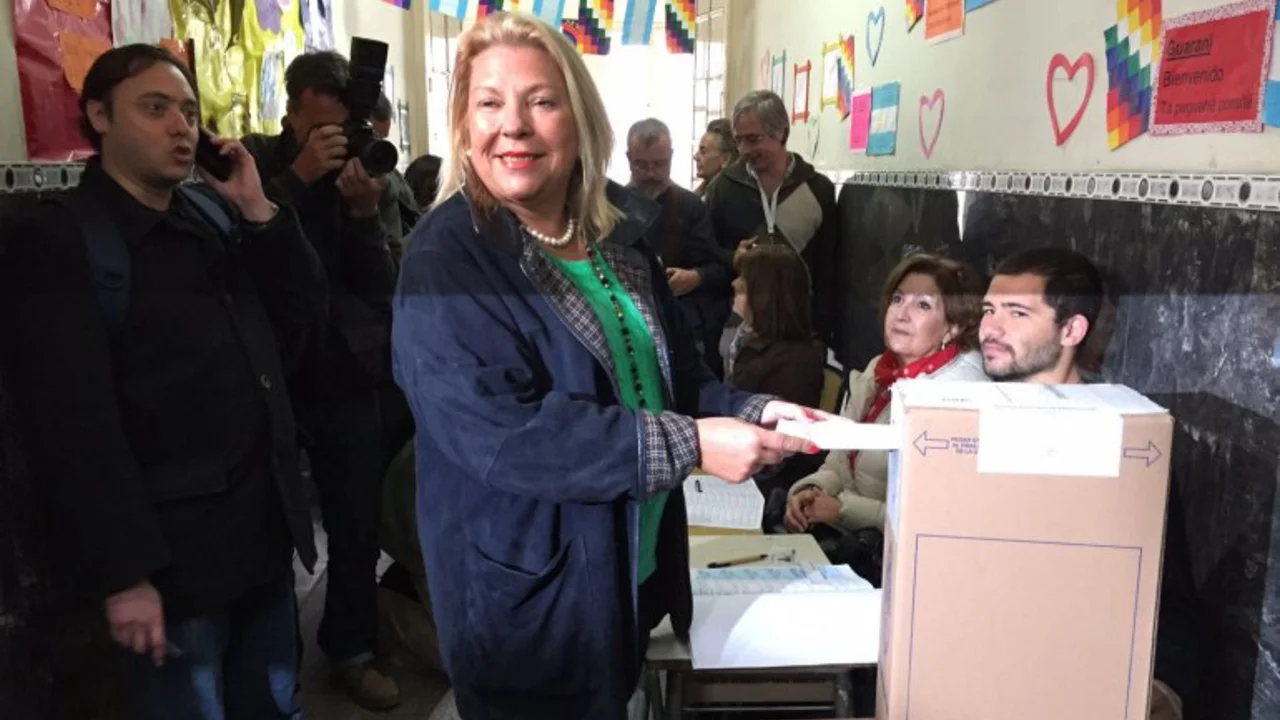 Elecciones 2015: Carrió agita el fantasma del "fraude" y pide a los fiscales que "no se muevan"