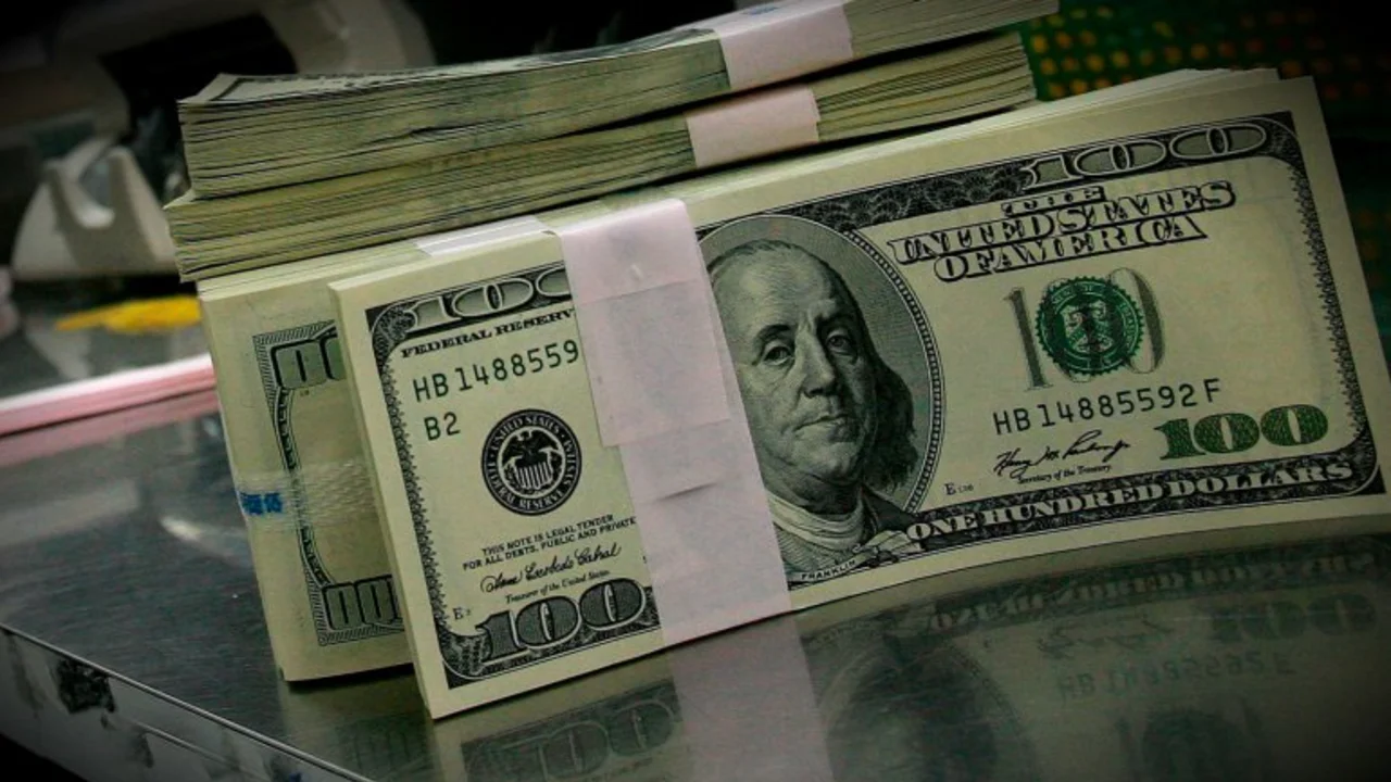 El dólar blue ascendió a $15,85