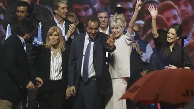 Elecciones 2015: Scioli y dos reuniones importantes para perfilarse de cara al balotaje Elecciones 2015: Scioli y dos reuniones importantes para perfilarse de cara al balotaje