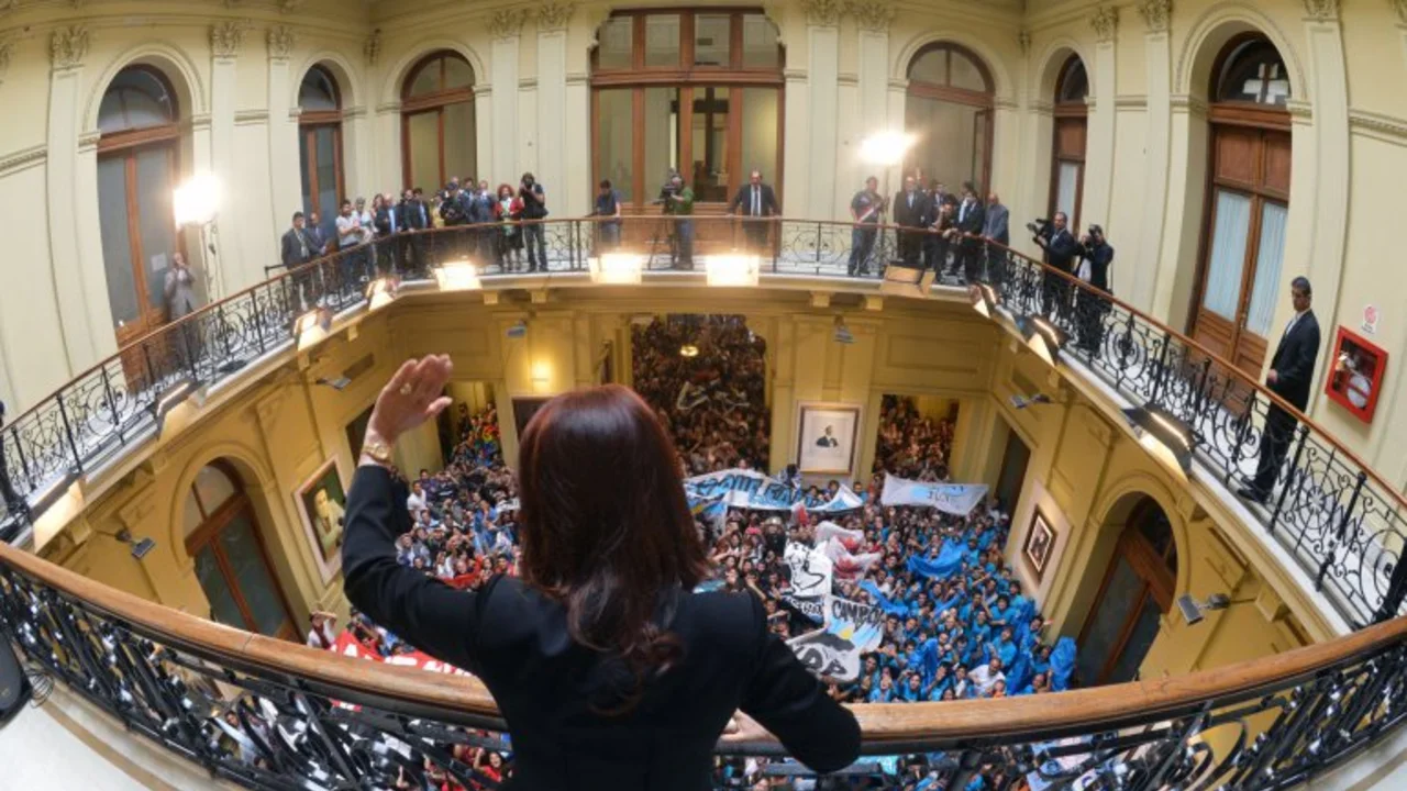Tras las elecciones, la Presidenta reaparece en un acto en la Rosada