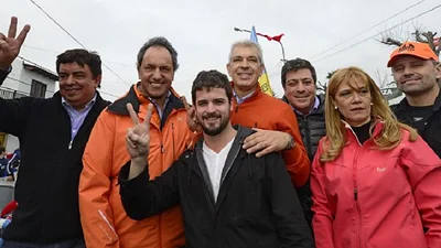 Enojado con un sector del kirchnerismo, el novio de Florencia Kirchner llamó a votar por Scioli Enojado con un sector del kirchnerismo, el novio de Florencia Kirchner llamó a votar por Scioli
