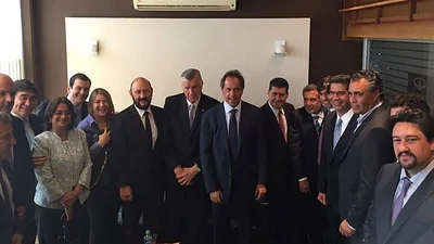 Scioli, junto a diez gobernadores en la asunción de Manzur en Tucumán Scioli, junto a diez gobernadores en la asunción de Manzur en Tucumán
