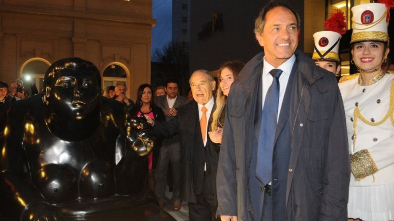 Scioli prometió eximir de Ganancias el medio aguinaldo de diciembre