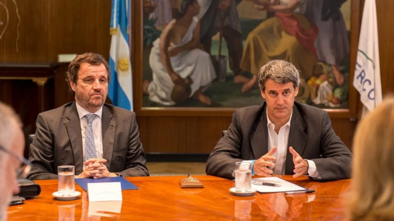 El Gobierno responsabilizó a los bancos por el fracaso del blanqueo de capitales
