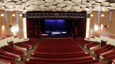 El teatro, en plena crisis: largas colas para conseguir entradas a $100 El teatro, en plena crisis: largas colas para conseguir entradas a $100