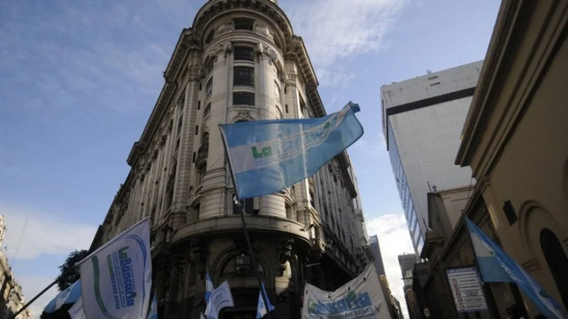 Bancarios amenazan con un paro antes de fin de año