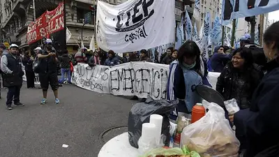 "Mil ollas populares": jornada de protestas en todo el país por el ajuste de Macri "Mil ollas populares": jornada de protestas en todo el país por el ajuste de Macri