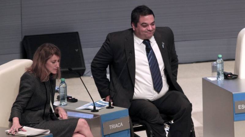 Triaca le pone freno a las aspiraciones de los gremios: "el bono será solo para los de menores ingresos"