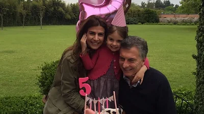 Tras la represión en Rosario, Macri tuiteó una foto con Antonia Tras la represión en Rosario, Macri tuiteó una foto con Antonia