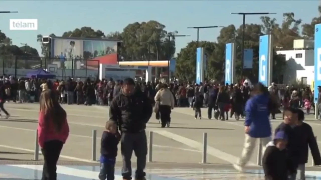 El informe de Télam sobre la cantidad de gente que fue a Tecnópolis...con imágenes del 2014