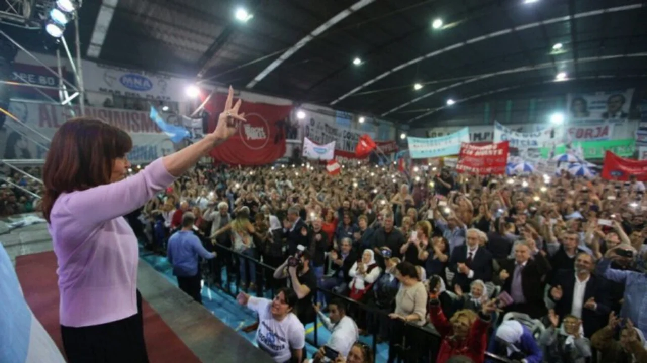 Quiénes son los intelectuales que firmaron una solicitada contra el homenaje a Cristina Kirchner