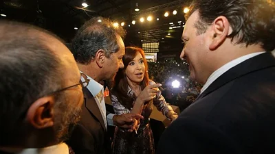 Cristina Kirchner y Daniel Scioli, juntos en un acto por primera vez tras las elecciones Cristina Kirchner y Daniel Scioli, juntos en un acto por primera vez tras las elecciones