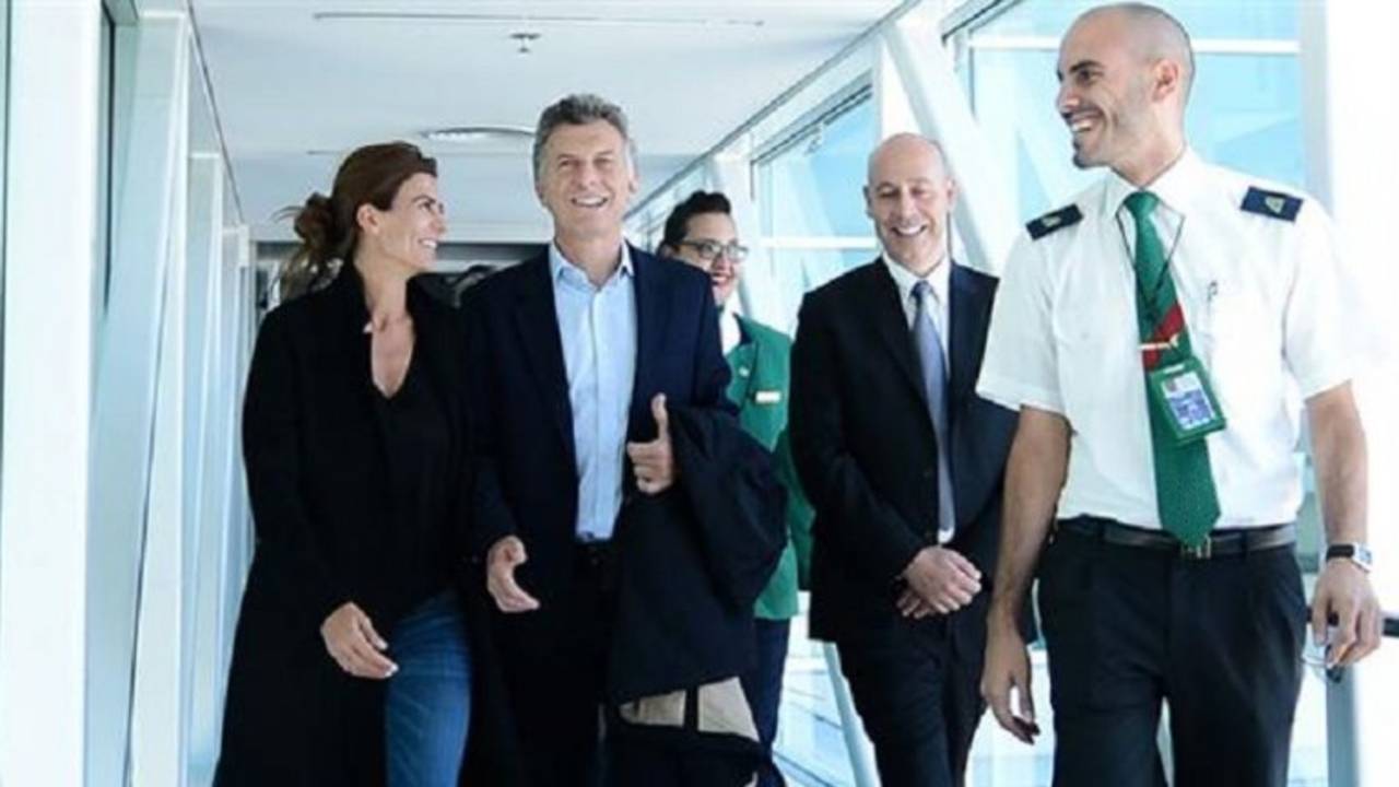 Macri zafó del paro por elegir otra vez una aerolínea extranjera