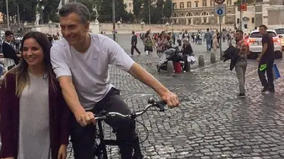 Macri, otra vez "extenuado": salió a pasear en bici por Roma antes de la reunión con el Papa Macri, otra vez "extenuado": salió a pasear en bici por Roma antes de la reunión con el Papa