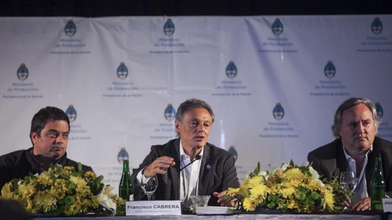 Para un ministro de Macri, las suspensiones en las empresas "son una buena noticia"