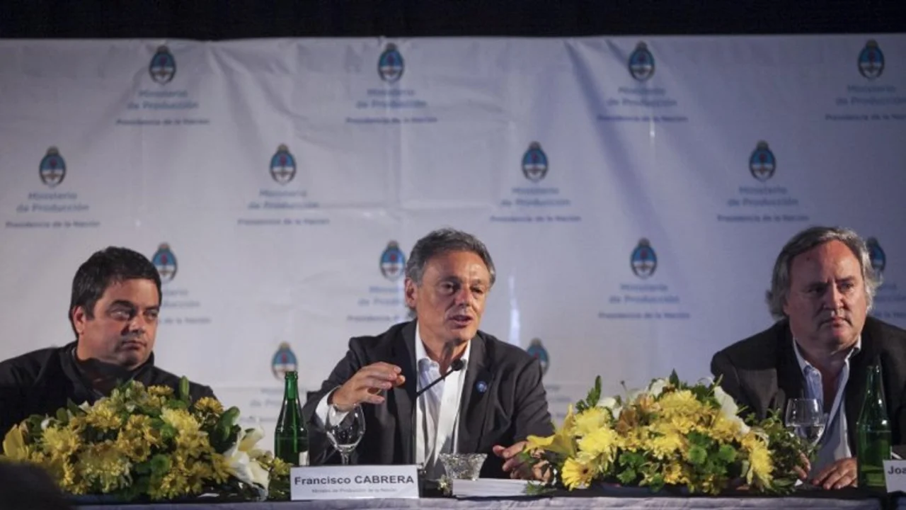 Para un ministro de Macri, las suspensiones en las empresas "son una buena noticia"