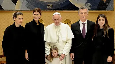 Macri calificó de "buena y positiva" su reunión "más larga" con Francisco Macri calificó de "buena y positiva" su reunión "más larga" con Francisco