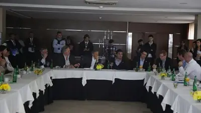El Gobierno se reunió con empresarios para analizar el bono de fin de año El Gobierno se reunió con empresarios para analizar el bono de fin de año