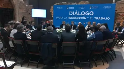 Gremios y empresarios acordaron negociar bono de fin de año con base de $2000 Gremios y empresarios acordaron negociar bono de fin de año con base de $2000