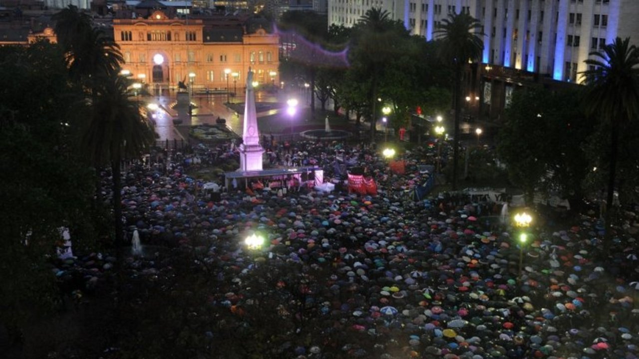 #NiUnaMenos: multitudinaria movilización hacia Plaza de Mayo contra los femicidios