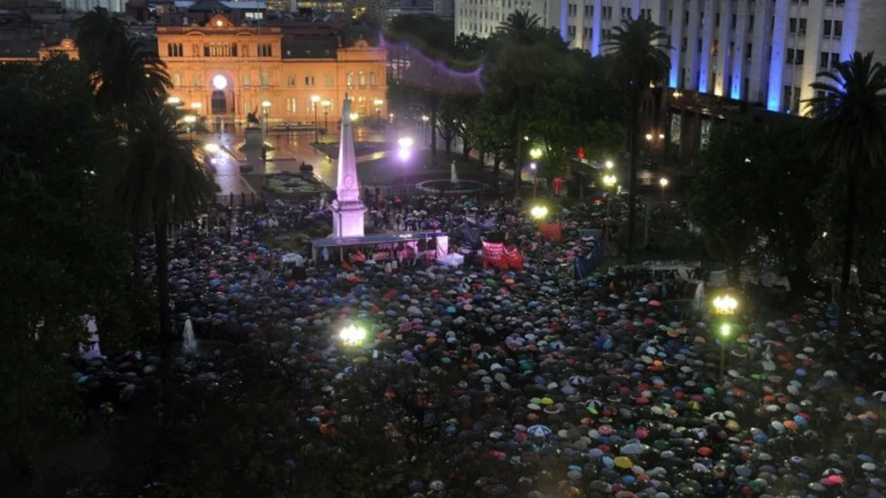 #NiUnaMenos: multitudinaria movilización hacia Plaza de Mayo contra los femicidios