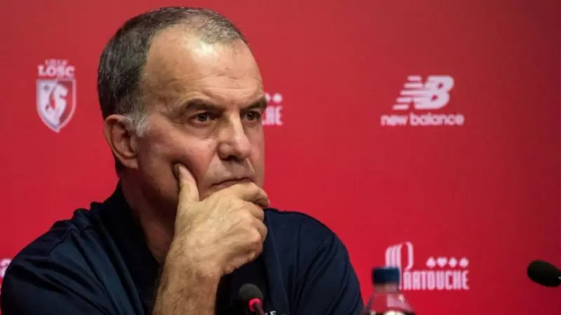 VIDEO: La angustia de Bielsa por un derrumbe en una tribuna durante un partido del Lille VIDEO: La angustia de Bielsa por un derrumbe en una tribuna durante un partido del Lille