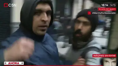 Sospechosos ataques a C5N y Crónica tras la pacífica marcha por Santiago Maldonado Sospechosos ataques a C5N y Crónica tras la pacífica marcha por Santiago Maldonado