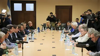 Se reúne la CGT en un clima amistoso con el Gobierno nacional Se reúne la CGT en un clima amistoso con el Gobierno nacional