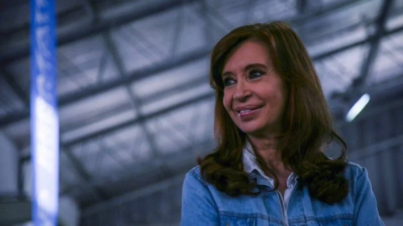 Cristina explicó su alejamiento de Hugo Moyano y le hizo un guiño