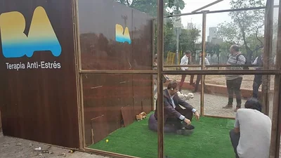 Mientras el subte genera dolores de cabeza, Larreta instala cabinas anti estrés con cachorros Mientras el subte genera dolores de cabeza, Larreta instala cabinas anti estrés con cachorros