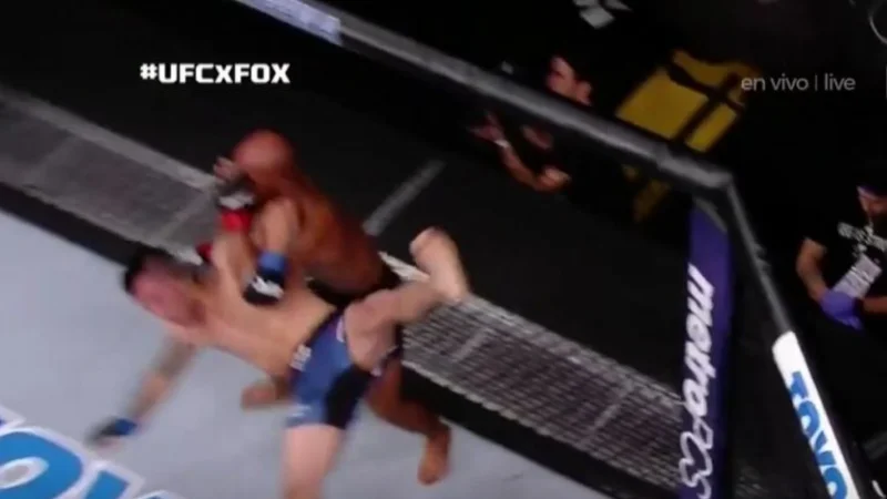 UFC: Impactante sumisión aérea que casi le arranca el brazo a un luchador